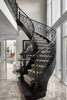 Escalier incurvé en marbre de style australien avec poutre en acier et garde-corps en fer forgé provenant de l'usine de Foshan