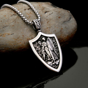 Collar con Colgante de Escudo de Arcángel de Acero Inoxidable yunnique, Joyería Retro de Moda para Hombre, Estilo Regalo - Product Image 1