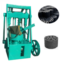 Machine de production rapide de briquettes avec mécanisme de compactage de charbon en nid d'abeille pour produits à base de carbone