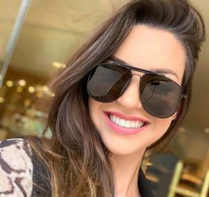 Gafas de Sol con Logotipo Personalizado, Estilo Moderno y Elegante, Lentes con Tinte Oceánico, Montura Metálica para Mujer, Gafas de Sol Extra Grandes - Product Image 2