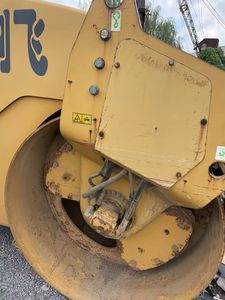 รถบดถนนมือสอง CAT CB534D CB12 CB524D CB64B CB10 รถบดแอสฟัลต์แบบสั่นสะเทือนคู่ ระบบไฮโดรสแตติก ขับเคลื่อนด้วยระบบไฮดรอลิกแบบประกบ - Product Image 3