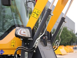 Minicargadora profesional con envío gratuito de fábrica china, con certificación CE/EPA/Euro 5, con cucharón, zanjadora y arado rotatorio en venta - Product Image 3
