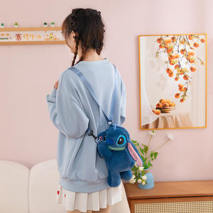 フワフワで柔らかい8インチのスティッチのぬいぐるみバックパック – 有名な漫画キャラクターのぬいぐるみリュックサック スリングバッグ – 誕生日プレゼント用 卸売 - Product Image 4