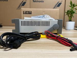 Multimètre de table Fluke <span class=keywords><strong>8808A</strong></span> 5 1/2 chiffres haute précision neuf - Product Image 2