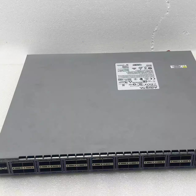 DCS-7060CX-32S 32 port 100G detachable data center switch