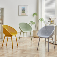 Chaise de salle à manger en plastique de style nordique, design minimaliste, assise épaissie, dossier creux, pour adultes, idéale pour balcon ou bureau
