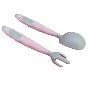 <span class=keywords><strong>Cuchara</strong></span> de viaje <span class=keywords><strong>curva</strong></span> de PP para regalo de bebé, utensilio de alimentación de silicona para niño, juego de <span class=keywords><strong>cuchara</strong></span> y tenedor de entrenamiento con mango Curvo - Product Image 2
