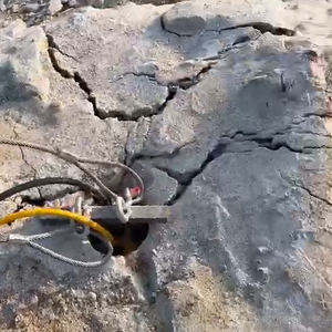 2026 Penjualan Terlaris Hydraulic <span class=keywords><strong>Rock</strong></span> Piston Splitter Gaya 3500KN Diameter Lubang 180MM Membentuk Ulang Ketinggian Baru Pemecah Batu - Product Image 6