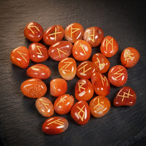 Pierres de cornaline rouge sculptées et gravées, pierres précieuses ovales polies, ensemble sur le thème de l'amour, lettres artistiques, objet de collection Rozrincrystals.com - Product Image 3