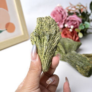 Espécimen de Turmalina Verde Natural, Cristal Mineral de Alta Calidad, Colección de Piedras Preciosas, Piedra Bruta Rara para Decoración del Hogar y Sanación - Product Image 3