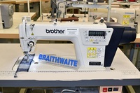 Machine à coudre industrielle informatisée Brother S-7250A à point noué simple, avec système d'alimentation électronique, d'occasion
