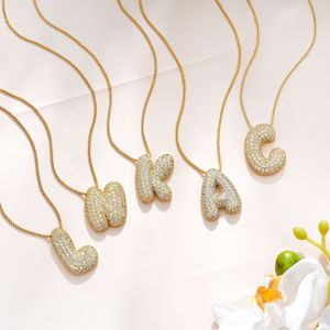 Colar Feminino Banhado a Ouro 18K Moderno com Pingente de Letra (26 Letras) e Zircônias Grandes, Corrente Grossa Esportiva - Product Image 2