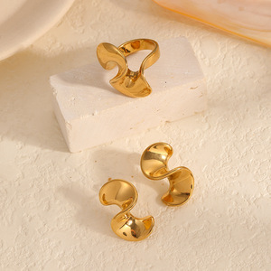 S Shape Gold <b>Titanium</b> Steel <b>Ring</b> Women Minimalist Geometric Jewelry Gift - Product Image 3