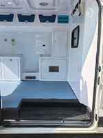Véhicule d'ambulance diesel 4x2 haute performance pour le transport médical d'urgence hors route dans le secteur de la réparation minière