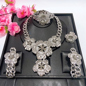 Juego de Joyería de Flores Chapadas en Oro Zhuerrui, Collar de Cadena Gruesa con Flores Esmaltadas, Juego de Aretes y Pulsera para <span class=keywords><strong>Mujer</strong></span> H20188 - Product Image 6