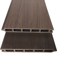 Panneau mural extérieur moderne en WPC co-extrudé, ignifuge, imperméable, à grain de bois, classe B1, faible entretien, pour revêtement intérieur et extérieur