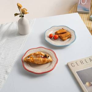 Plato de Porcelana Floral Ecológico de Estilo Encaje Francés Retro con Diseño en Relieve para Servir Desayuno y Postre en Casa - Product Image 3