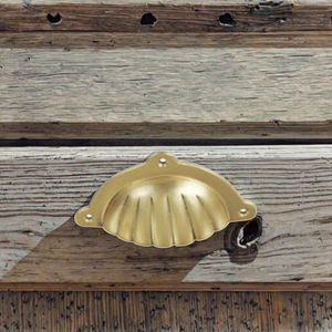 Tirador de cajón redondo de resina y madera blanca para armario en circular - Product Image 4