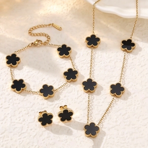 Set di Gioielli in Acciaio Inox Placcato Oro 18K con Quadrifoglio, Collana, Bracciale e Orecchini con Zirconi, Regalo per Donne - Product Image 2