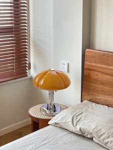 Lampe de table décorative en forme de champignon de <span class=keywords><strong>citrouille</strong></span>, lampe de chevet de style médiéval Bauhaus, lampe de table en verre d'ambiance artistique - Product Image 5