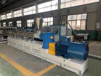 Ligne de production d'extrusion automatique de feuilles et de plaques ondulées en polypropylène PP/PC Coroplast, haute productivité, composants de roulement