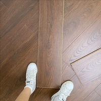 Vente en gros d'usine Ac4 Hdf Plancher stratifié à grain de bois 9mm 10mm 12mm Revêtement de sol stratifié imperméable