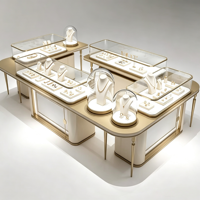 Ensemble de comptoirs d'exposition pour bijouterie de luxe, vitrine en verre avec dôme éclairé et cadre en métal doré pour articles haut de gamme