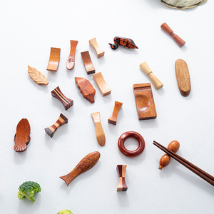 ตะเกียบไม้สไตล์ญี่ปุ่นสำหรับวางบนโต๊ะอาหารช้อนส้อมมีดที่วางตะเกียบขัดด้วยมือ - Product Image 4