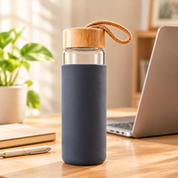 Bouteille d'eau en verre borosilicate sans BPA de 16 oz avec logo personnalisé, tasse de voyage avec couvercle en bambou et manchon en silicone pour adultes