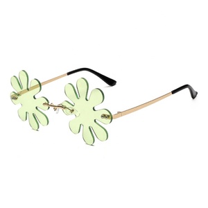 Новый дизайн очков Солнцезащитные очки с цветами Веселые солнцезащитные очки для вечеринок UV400 многоцветные женские пикантные солнцезащитные очки в форме цветка без оправы - Product Image 5