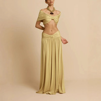 Set atasan crop top off shoulder twist dan rok maxi wanita, dua potong, pinggang berkerut, elegan, cocok untuk pantai musim panas