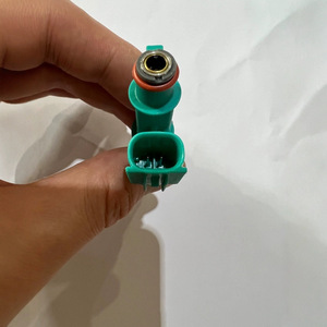 Inyector de Combustible Toyota 23250-F2040 Válvula de Inyección de Gasolina Para Vehículos Toyota - Product Image 1
