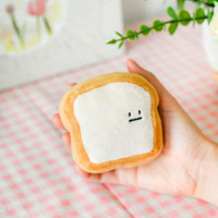 OEM ODM Personnalisé Porte-clés en peluche alimentaire fait main, Poupée en peluche Breadman, Boîte mystère, Pendentif, Breloque de sac, Cadeau, Peluches en forme de pain