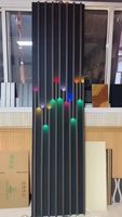 Panneau mural rainuré en WPC imperméable de style moderne australien avec éclairage LED intégré, grille en PVC pour usage en salle de sport