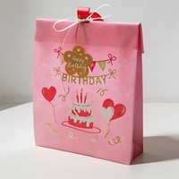 Très belles sacoches cadeaux en plastique non tissé avec poignées et soufflets, idéales pour la décoration de fêtes d'anniversaire