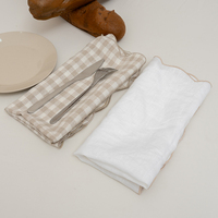 Serviettes en lin brodées avec bords festonnés Napperon de salle à manger coloré Serviette pour mariages Événements Serviette tissée Design