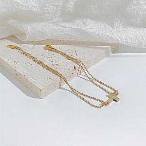 Pulsera de Acero Inoxidable 316L con Baño de Oro PVD de 18k, Diseño Minimalista y Moderno con Cruz de Madreperla para Mujer - Product Image 2