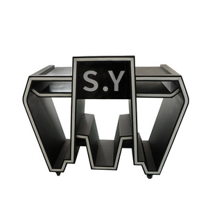 Cabine de DJ en forme de M avec éclairage LED et structure métallique pour spectacles sur scène - Product Image 5