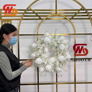 Aro Floral Blanco con Diseño Moderno para Decoración de Bodas y Eventos - Product Image 2