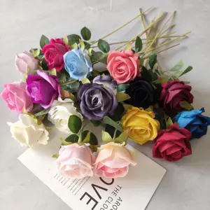 YIWAN vente en gros de petites roses en velours de soie Real Touch petites fleurs artificielles rouges pour la décoration de la maison fleur de pièce maîtresse