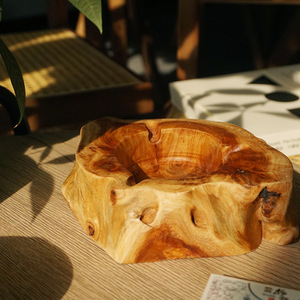 Cenicero Tallado en Raíz de Cedro de 100 mm, Estilo Rústico, Madera Maciza, Decoración para Hogar u Oficina, Regalo - Product Image 1