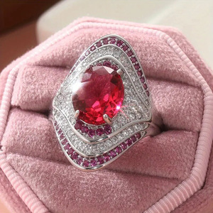 Anillo de Diamantes de Oro Blanco para Mujer T0986, Corte Ovalado, Color D Natural, con Piedras Laterales de Rubí, Joyería de Compromiso - Product Image 1