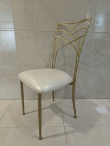 Vente en gros d'hôtel de chaises bon marché à dossier croisé dorées chaises d'événement empilables en métal <span class=keywords><strong>chaise</strong></span> de banquet de mariage avec coussin à louer - Product Image 3