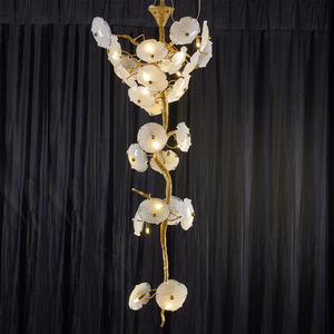 โคมไฟระย้าแก้วคริสตัลติด<span class=keywords><strong>เพดาน</strong></span> LED ทรงใบบัวโคมไฟระย้าทันสมัยสำหรับเพดานสูงตกแต่งโรงแรมวิลล่าแบบกำหนดเองได้ - Product Image 4