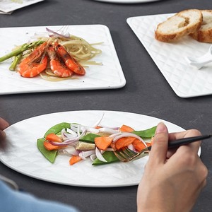 Assiette à gâteau rectangulaire en céramique à motif diamant créatif européen, adaptée aux sushis et à la cuisine occidentale - Product Image 4