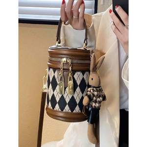 Borsa a tracolla Vintage di lusso coniglio da donna con cinturino singolo piccola borsa con cerniera ciondolo in pelle singola in vinile poliestere alla moda - Product Image 1