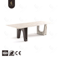 Table à manger unique non symétrique plateau en marbre naturel métal noir jambe gauche pierre jambe droite structure en U ensemble table à manger
