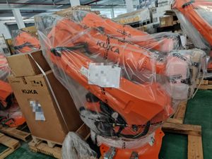 Brazo robótico KUKA KR 240 R3200 con pinza robótica CNGBS como estación de trabajo para carga y descarga de picking manual - Product Image 4