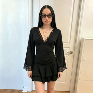 Vestido Mini Elegante de Estilo Oscuro con Encaje y Parches, Cuello en V, Manga Acampanada, Estilo Francés, Sexy, con Cintura Definida, para Mujer - Product Image 1