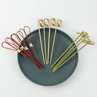 Brochettes en bambou vert naturel nouées en gros avec long manche, assiettes jetables de qualité alimentaire pour fournitures de fête et grils à charbon de bois